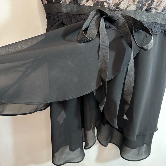 Bandolino Womens Size 4 Blouse Asymmetrical Hem Fairly Lace Trim Top Ribbon Bow - Picture 8 of 14